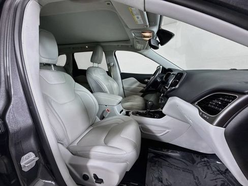 Used 2019 Jeep Cherokee Limited FWD image 29