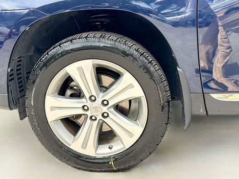 Used 2011 Toyota Highlander Limited w/ Tow Pkg AWD/4WD image 42
