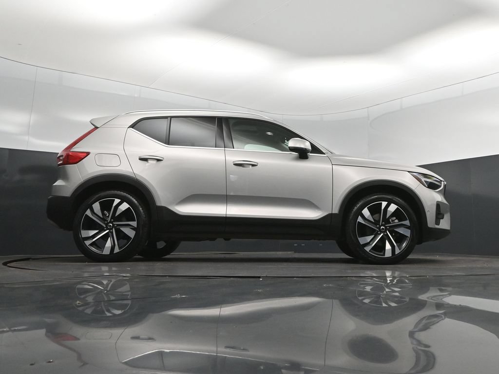 Used 2025 Volvo XC40 B5 Plus AWD/4WD image 43