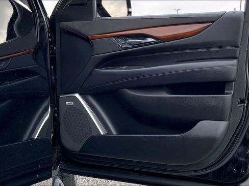 Used 2016 Cadillac Escalade ESV Luxury AWD/4WD image 22
