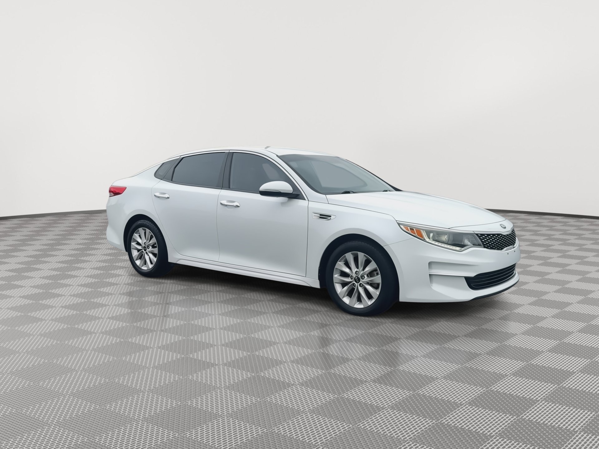 Used 2018 Kia Optima EX FWD image 2