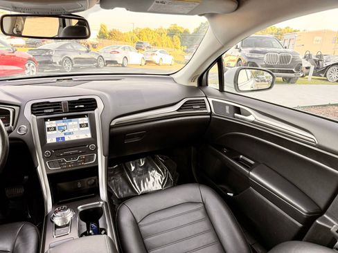 Used 2018 Ford Fusion SE w/ Equipment Group 602A FWD image 24