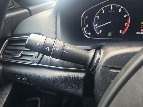 Used 2018 Honda Accord Sport image 18