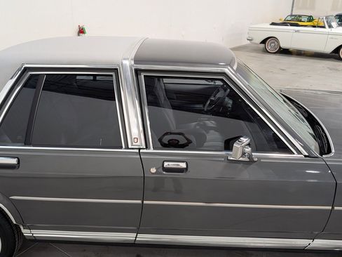 Used 1988 Ford LTD Crown Victoria RWD image 38
