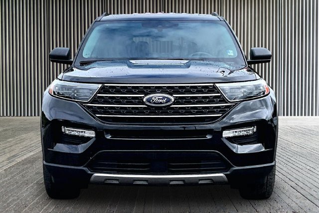 Used 2023 Ford Explorer XLT w/ Equipment Group 202A AWD/4WD image 3