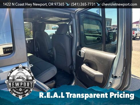 Used 2024 Jeep Wrangler Unlimited AWD/4WD image 34