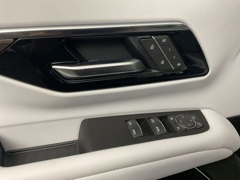 New 2026 Chevrolet Suburban Premier AWD/4WD image 10