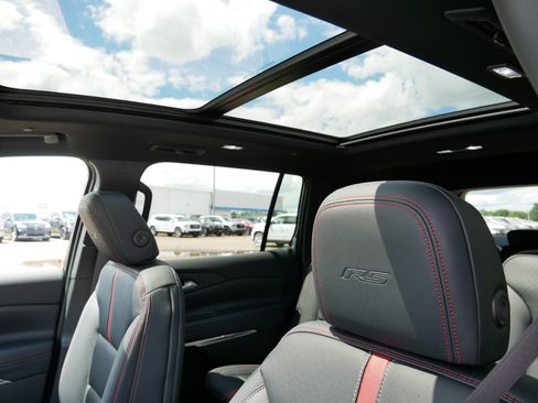 New 2026 Chevrolet Traverse RS w/ LPO, Floor Liner Package AWD/4WD image 18