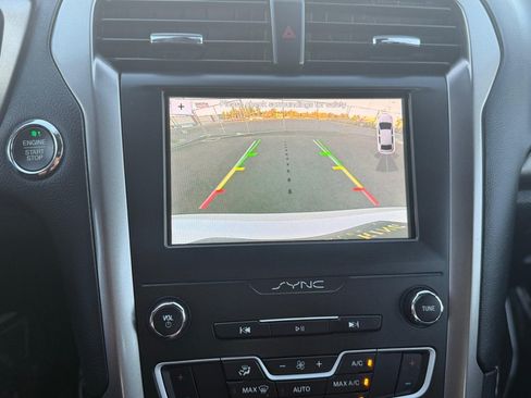 Used 2019 Ford Fusion SE FWD image 15