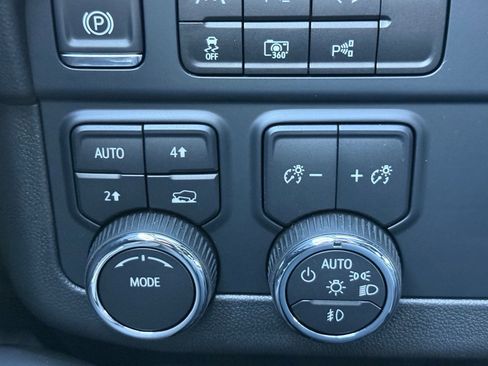 New 2025 Chevrolet Suburban High Country image 42