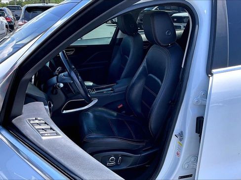 Used 2020 Jaguar F-PACE Prestige AWD/4WD image 23
