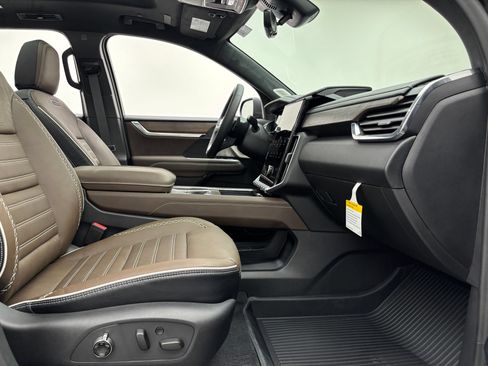 New 2026 GMC Acadia Denali Ultimate w/ LPO, Floor Liner Package AWD/4WD image 39