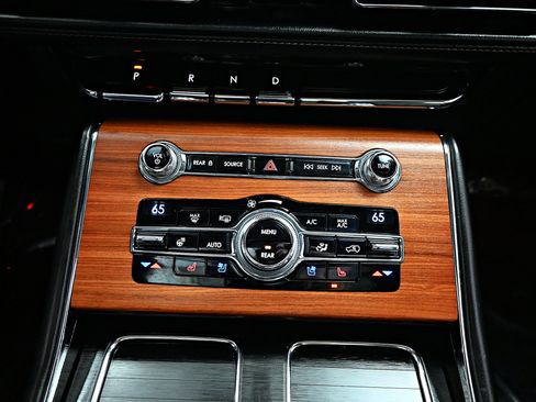 Used 2020 Lincoln Aviator Reserve w/ Equipment Group 201A image 20