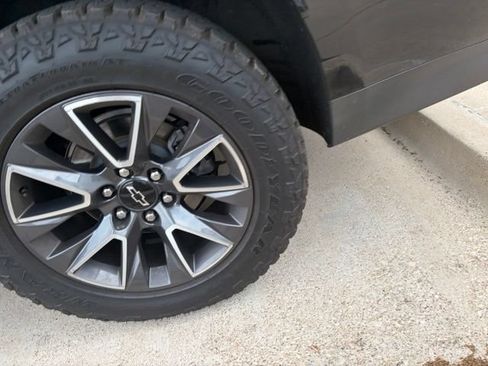 Used 2022 Chevrolet Suburban Z71 AWD/4WD image 4