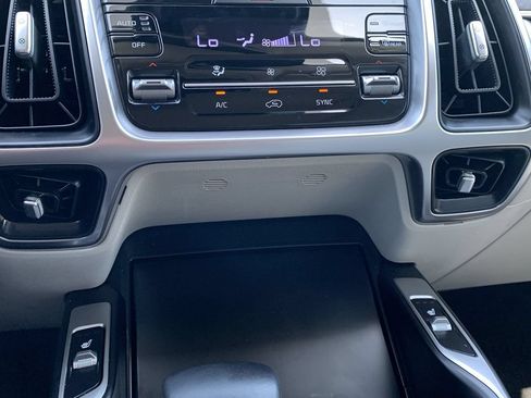 Used 2022 Kia Sorento EX w/ Panoramic Sunroof Package FWD image 26