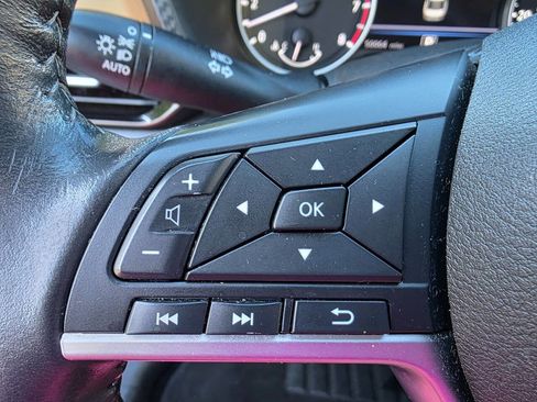 Used 2021 Nissan Sentra SV w/ SV Premium Package image 17