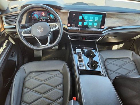 Used 2025 Volkswagen Atlas SE image 15