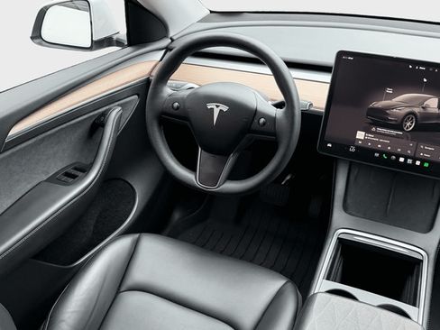 Used 2024 Tesla Model Y Long Range AWD/4WD image 12