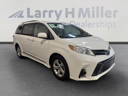 Used 2019 Toyota Sienna LE w/ LE Preferred Package image 7