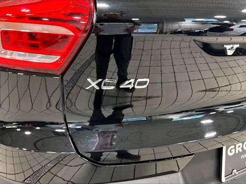 Used 2024 Volvo XC40 B5 Plus w/ Protection Package Premier AWD/4WD image 31