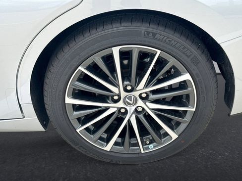 Used 2025 Lexus ES 350 w/ Premium Package FWD image 30