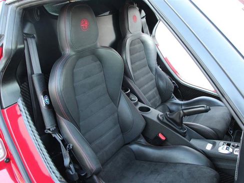Used 2015 Alfa Romeo 4C Launch Edition w/ Convenience Group RWD image 17