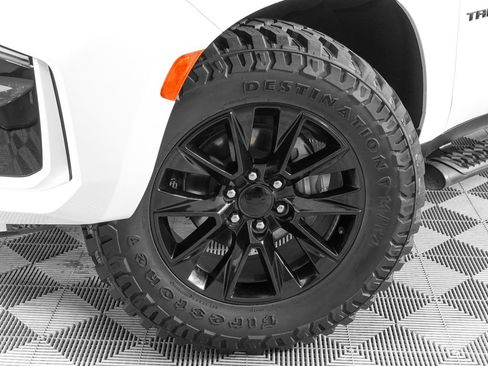 Used 2021 Chevrolet Tahoe Z71 w/ Z71 Off-Road Package AWD/4WD image 31