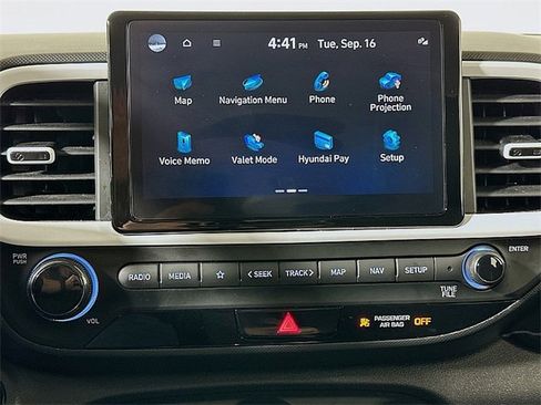 Used 2023 Hyundai Venue Limited image 14