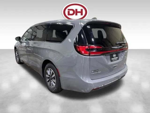 Used 2022 Chrysler Pacifica Touring-L FWD image 9