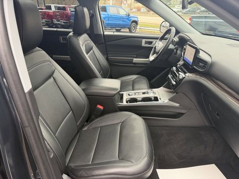Used 2022 Ford Explorer Limited w/ Equipment Group 301A image 23