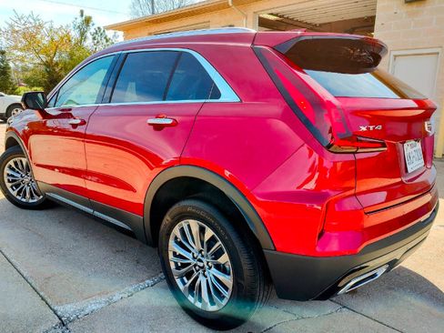 Used 2024 Cadillac XT4 Premium Luxury w/ Active Safety Package FWD image 4