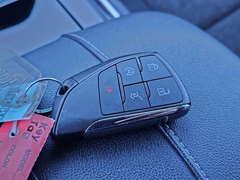 Used 2024 Chevrolet Traverse LT image 30