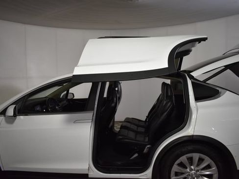 Used 2016 Tesla Model X 90D AWD/4WD image 34