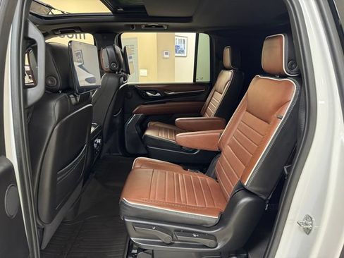 Used 2024 GMC Yukon XL Denali Ultimate AWD/4WD image 27