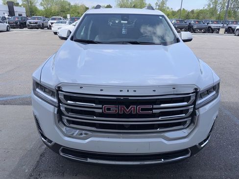Used 2023 GMC Acadia SLT w/ Technology Package AWD/4WD image 3