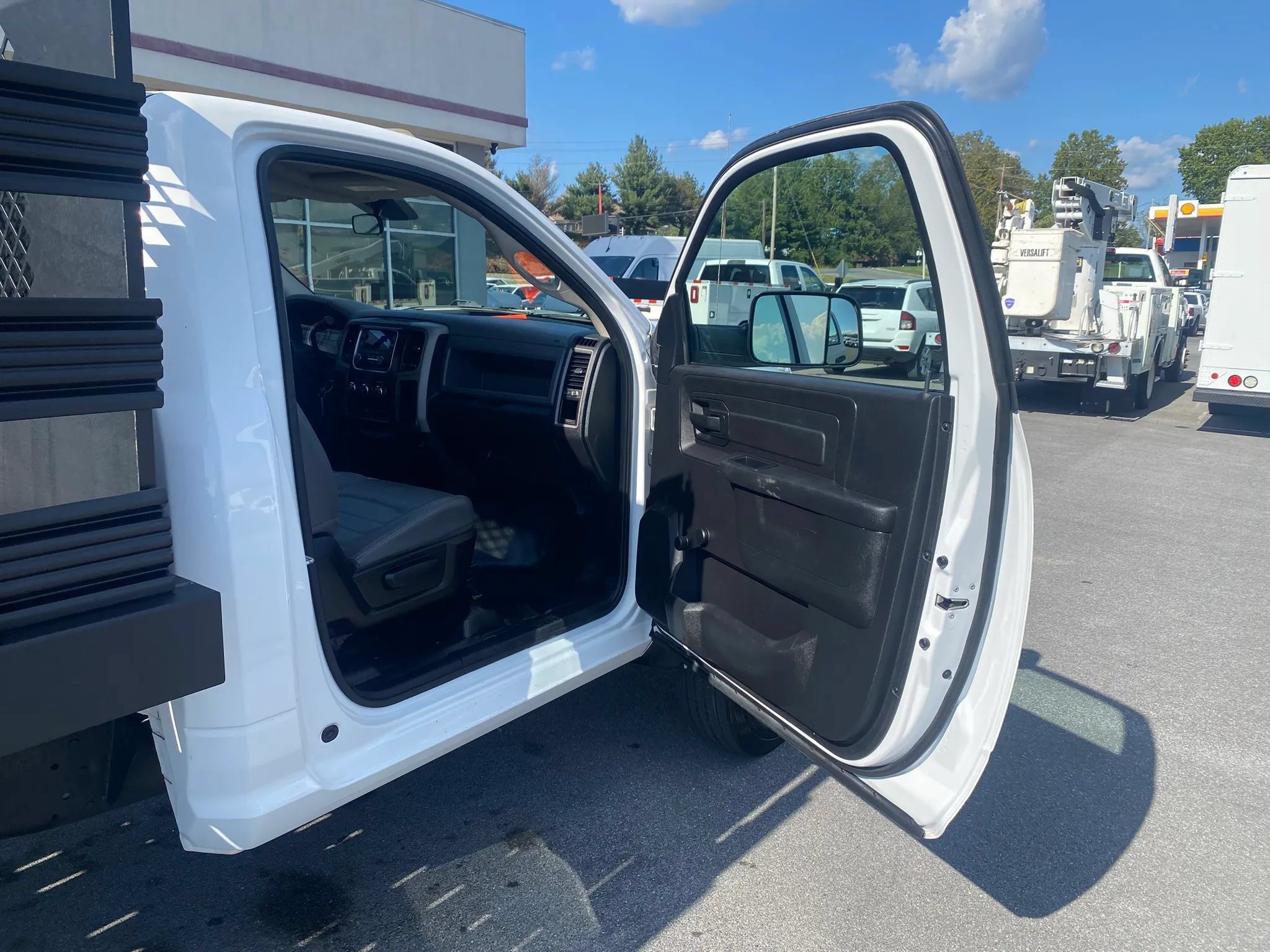 Used 2016 RAM 4500 Tradesman RWD image 19