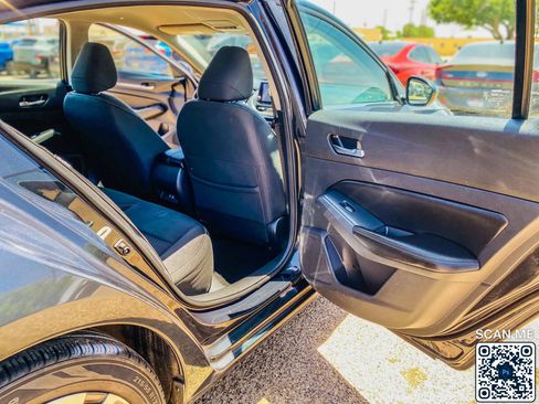 Used 2022 Nissan Altima 2.5 SV FWD image 14