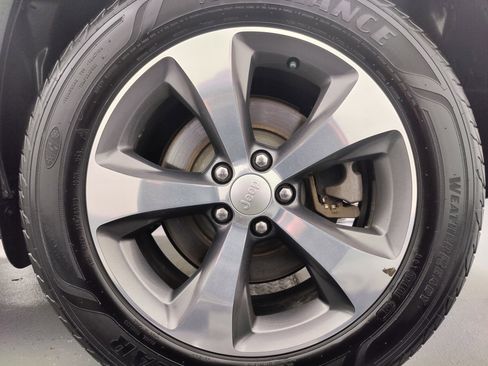 Used 2019 Jeep Cherokee Limited image 22