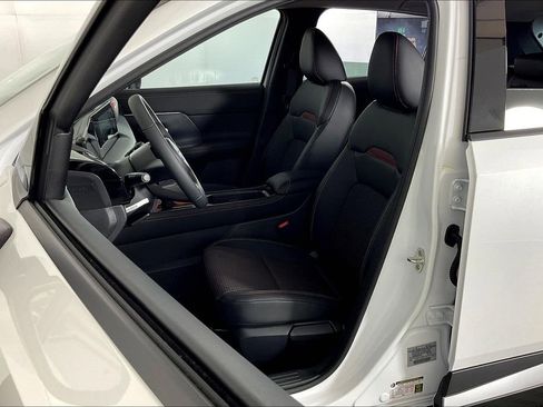 New 2025 Nissan Kicks SR image 14