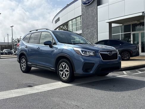 Used 2020 Subaru Forester Premium image 11