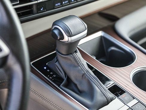 Used 2023 Toyota Sienna XLE image 21