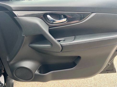 Used 2017 Nissan Rogue SL image 23