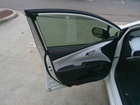 Used 2020 Toyota Prius Limited image 21