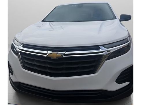 Used 2024 Chevrolet Equinox LS w/ LS Convenience Package FWD image 3