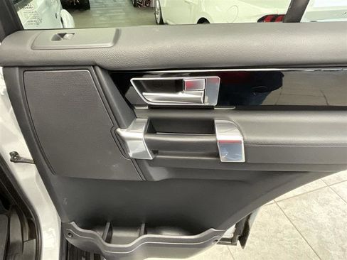Used 2016 Land Rover LR4 HSE image 16