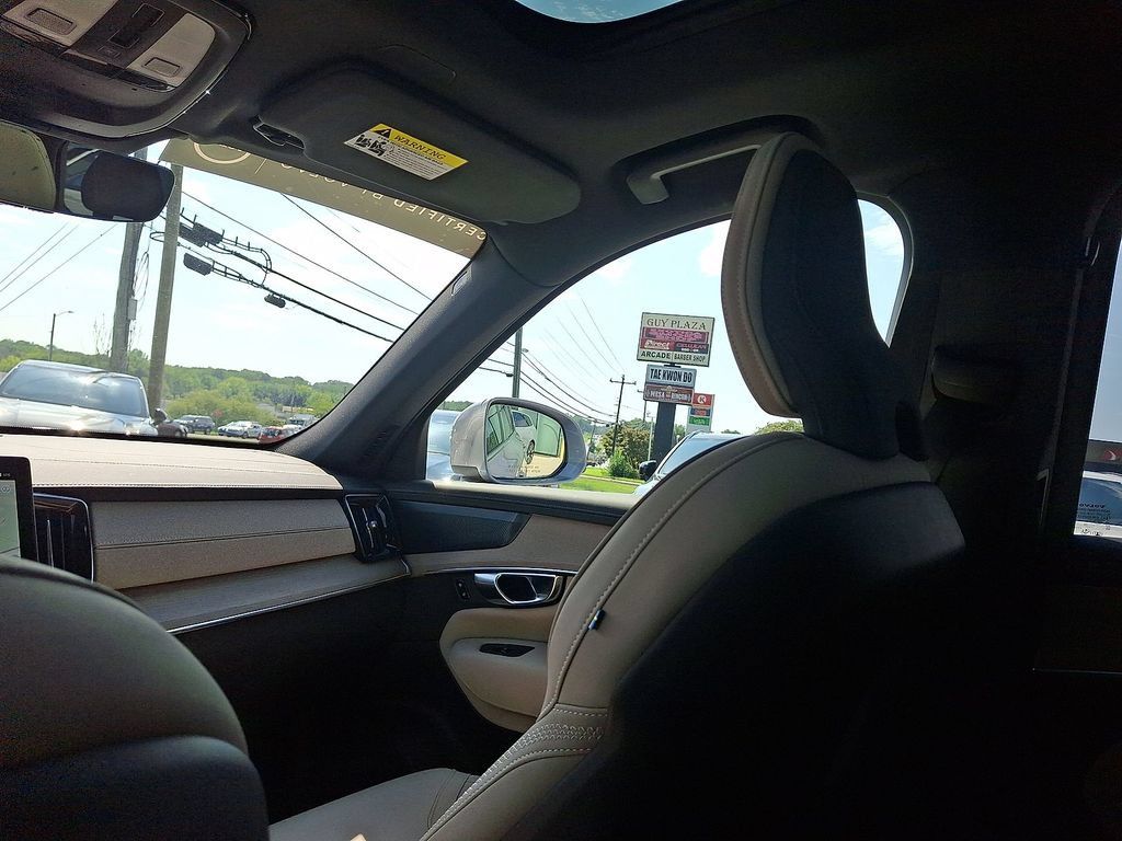 Certified 2026 Volvo XC90 B6 Plus AWD/4WD image 11