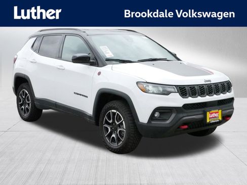 Used 2024 Jeep Compass Trailhawk image 1