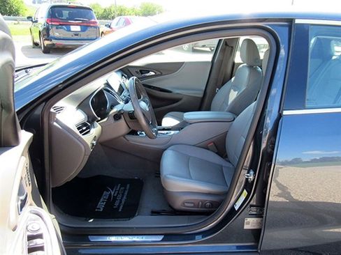 Used 2019 Chevrolet Malibu Premier w/ Sun and Wheel Package image 12