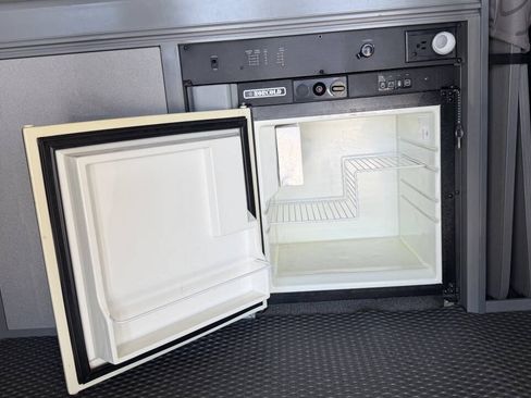 Used 1997 Volkswagen Eurovan Camper FWD image 47