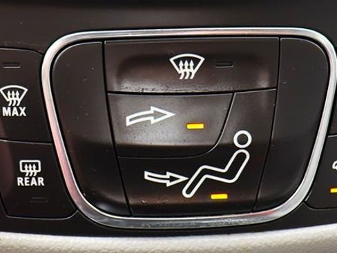 Used 2021 Chevrolet Equinox LS FWD image 45
